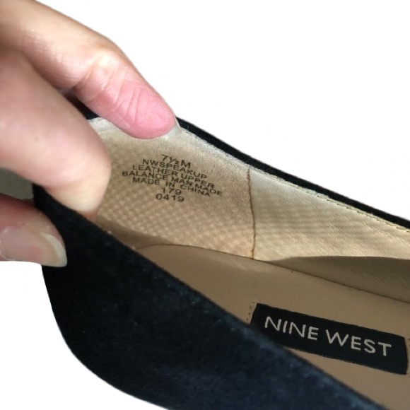 Nine West Speakup Almond Toe Flats Black Suede Size 7.5 EUC - Picture 5 of 9